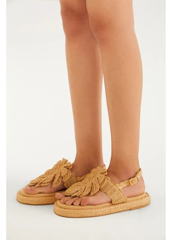 Sandália Rasteira Monstera Ráfia